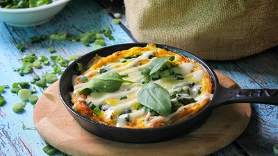 Як приготувати яйця — три способи на сковороді