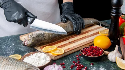 Найпростіший спосіб почистити рибу: покроковий процес