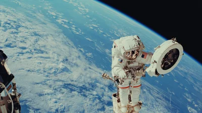 Незвичний запах: астронавти розповіли, чим пахне космос і цьому є наукове пояснення