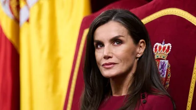 СМИ пишут, что королева Летиция годами изменяла королю со своим зятем