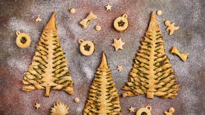 Роскошная новогодняя закуска — как приготовить елку из слоеного теста