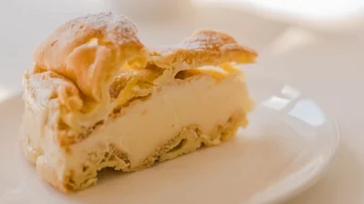 В виде заснеженных гор: печем роскошный польский торт "Карпатка" по рецепту шефа