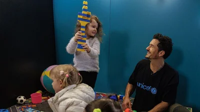 Підтримка друзів: згадуємо голлівудських зірок, які відвідали Україну у 2023 році