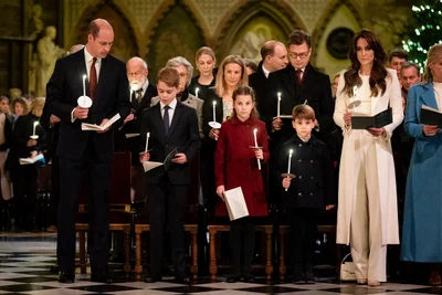 Какие взрослые: дети Кейт Миддлтон и принца Уильяма тронули серьезностью на концерте - фото 586770