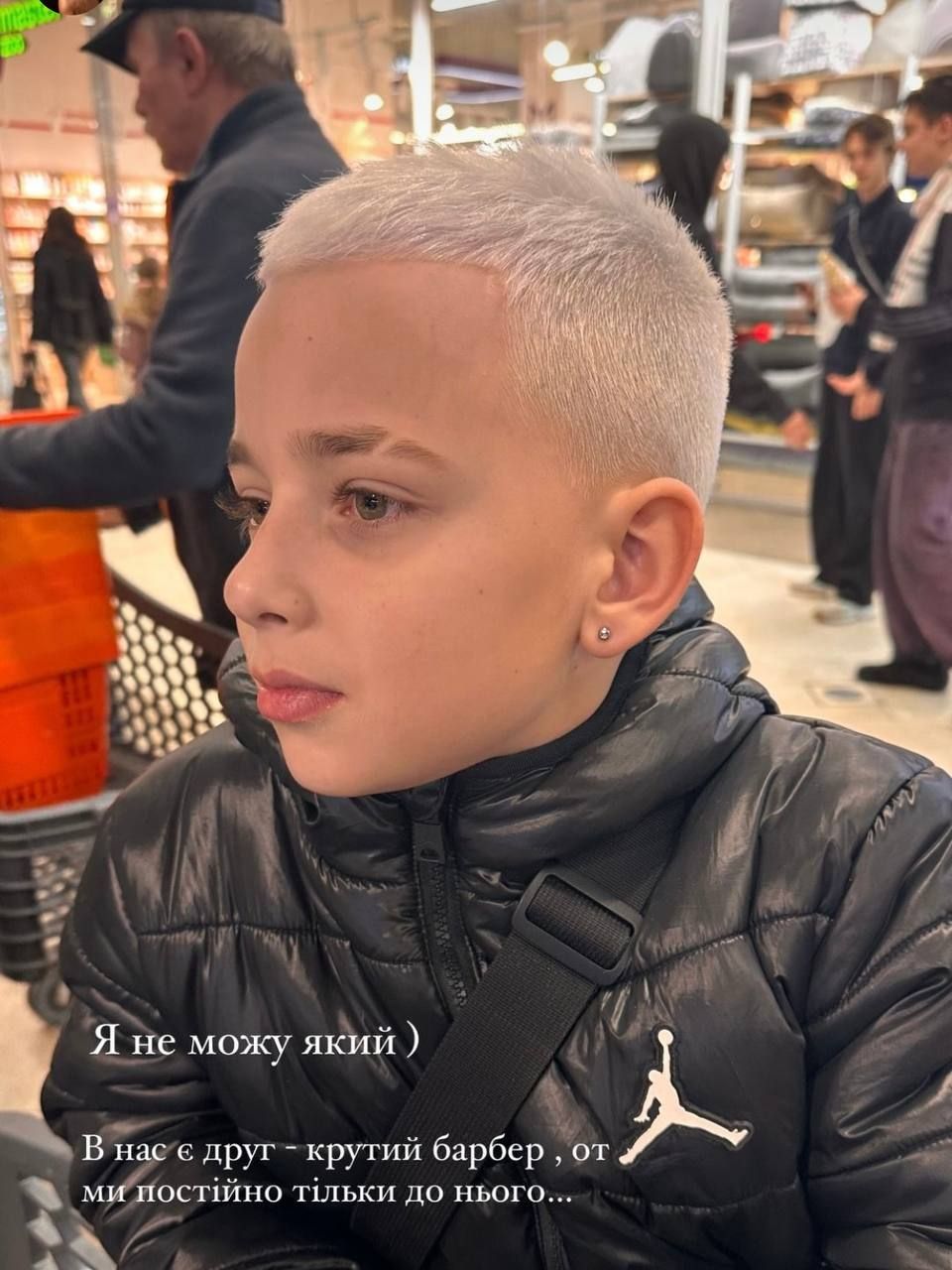 Платиновый блондин: Ксения Мишина показала, как ее 11-летний сын покрасил волосы - фото 586958