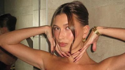 В чем встречать Новый год: 3 стильных звездных образа, которые ты захочешь повторить