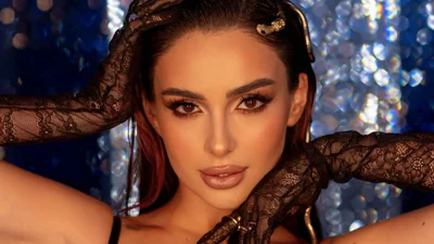 Анна Тринчер представила новый клип "Колоски"