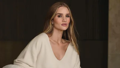 Папарацци показали, как модель Рози Хантингтон-Уайтли выглядит без макияжа.