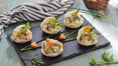 Ця закуска зробить Новий рік особливим — готуємо кошики з олів’є