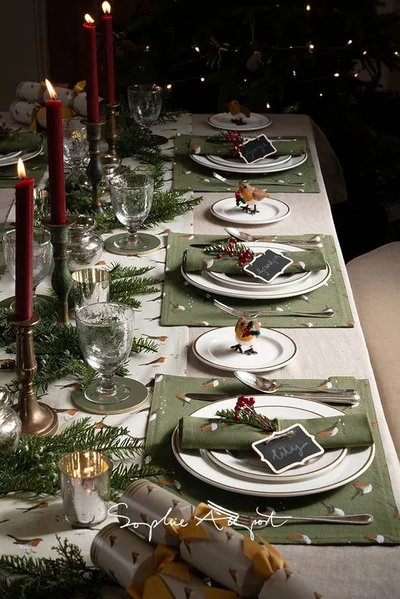 Как декорировать рождественский стол: самые красивые идеи для вдохновения - фото 588783