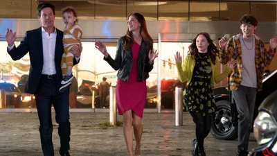 Назван самый популярный фильм за историю Apple TV+ – свеженькая комедия с Марком Уолбергом