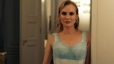 Диана Крюгер сама элегантность в платке от украинского бренда