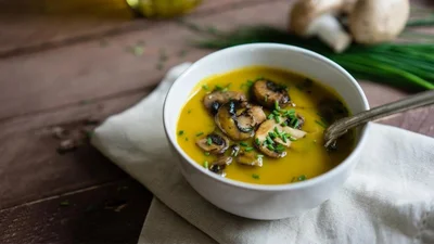 Обед после праздников: рецепт тыквенного супа с грибами