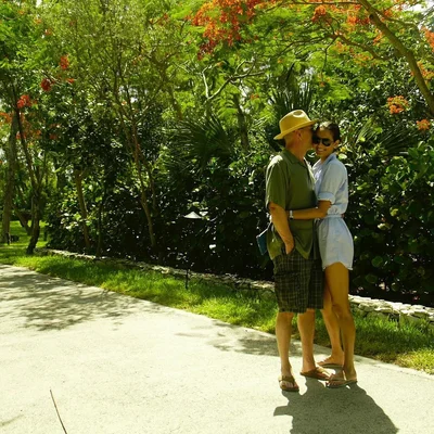 16 лет любви: тяжелобольной Брюс Уиллис позировал с женой на романтических фото - фото 589916