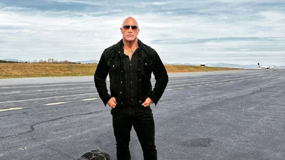 Двейн "Скеля" Джонсон відсвяткував Різдво в стилі мему з 90-х