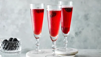 Добавь жизни немного пузырьков: 3 рецепта новогодних коктейлей с шампанским