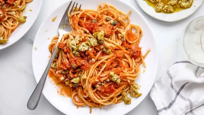 Сытный ужин без мяса: готовим спагетти с консервированным тунцом