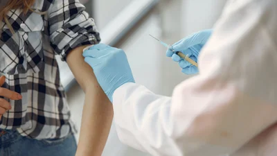 Никаких игл: ученые придумали необычный способ введения вакцин