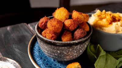 Тыквенные шарики — самая хрустящая закуска с сюрпризом внутри