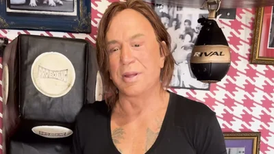 Микки Рурк собирает миллион долларов для херсонцев