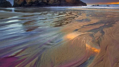 Ты больше нигде такого не увидишь: единственный в мире пляж с фиолетовым песком