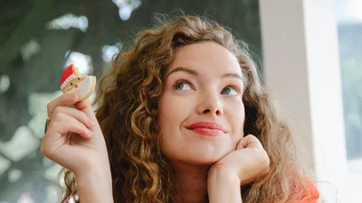 Що робити, якщо хочеться постійно їсти: допоможуть ці дієві лайфхаки