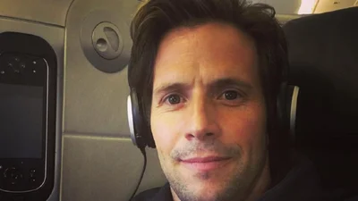 В страшній авіакатастрофі загинув голлівудський актор з двома маленькими доньками