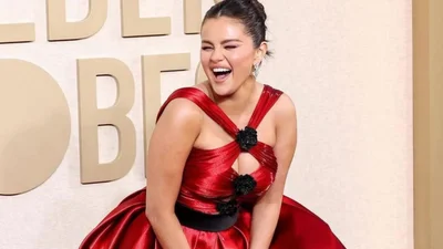 Селена Гомес показала пристрасні поцілунки з бойфрендом за лаштунками Золотого глобуса