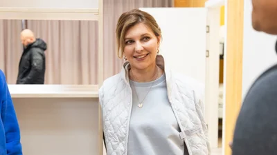 У стьобаній жилетці і джинсах: Олена Зеленська вразила своїм простим домашнім образом
