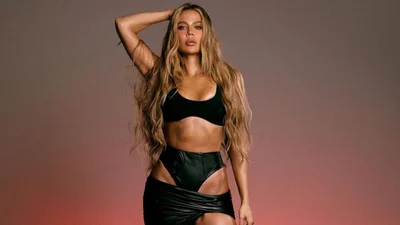 Хлої Кардашьян приміряла спокусливу спідницю від українського бренду FROLOV