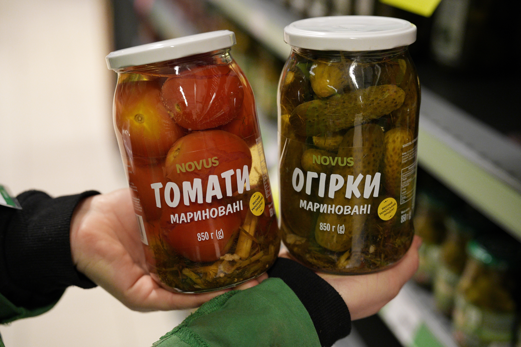А ще тут великий асортимент консервації - фото 592211