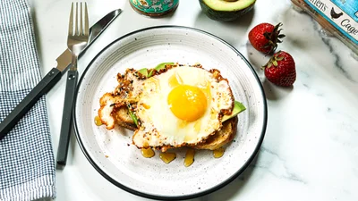 3 рецепта авокадо-тостов, которые сделают твой завтрак идеальным