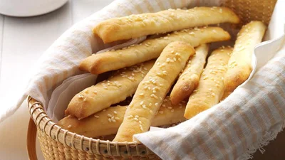 Хрустящие сырные палочки – закуска, которую съедают первой