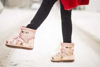 Не промахнись на распродажах: как выбрать качественную зимнюю обувь