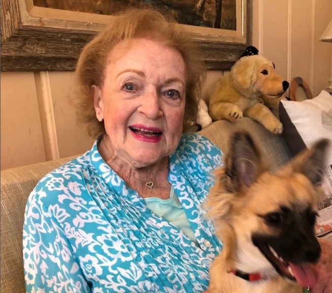 Бетти Уайт была необыкновенной в своей роли в 'Жарко в Кливленде' в... 88 лет - фото 592549