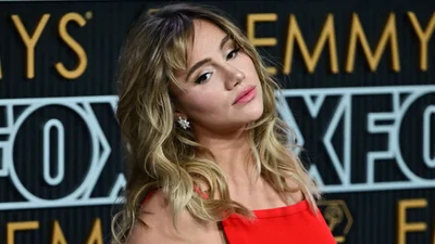 Вагітна С'юкі Вотергаус засвітила чималенький животик у відвертому образі на Еммі-2023