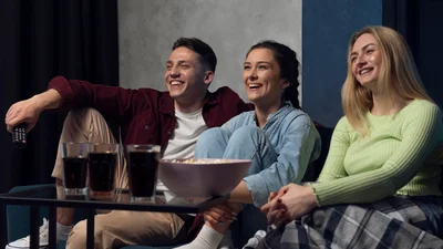 Проведи зимний вечер весело: лучшие украинские комедии для хорошего настроения