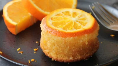 Неймовірно м'які та соковиті апельсинові тістечка – як приготувати простий десерт до чаю