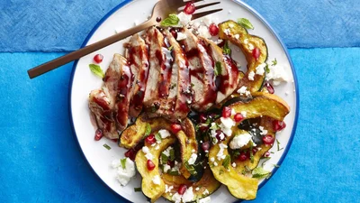 Запечена курятина з гранатом – страва, яка гарантує ситість і легко готується