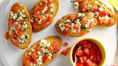 Брускета з помідорами – швидкий перекус, який швидко втамує голод