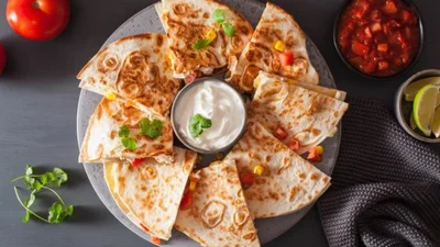 Смачна закуска, яку легко і бюджетно приготувати: рецепт кесадільї з тунцем