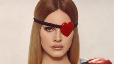 Лана Дель Рей снялась в соблазнительной рекламе для Skims