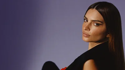 Емілі Ратаковскі розповіла про косметичні процедури для обличчя, які робить