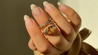 Варіанти мінімалістичного манікюру, які сподобаються кожній