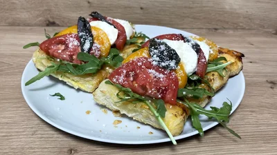 Перевернуті солоні слойки – найкращий перекус, який тільки можна уявити