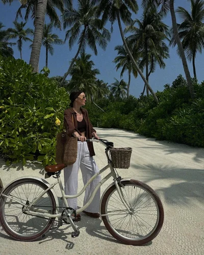 Островные каникулы звездных подружек: как блогершы Френдий и Пренткович тусят на Мальдивах - фото 593667