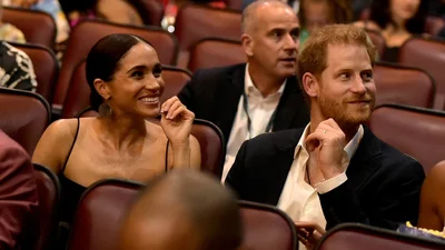 Червона доріжка сумувала: Меган і Гаррі сходили в кіно на Ямайці