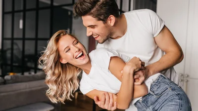 Вот какая черта делает людей счастливыми в отношениях