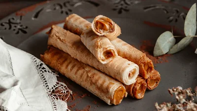 Вафельні трубочки зі згущеним молоком – приготуй смаколик дитинства з Ярославським