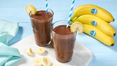 Бананово-шоколадный смузи – отличный напиток, в который ты влюбишься с первого глотка